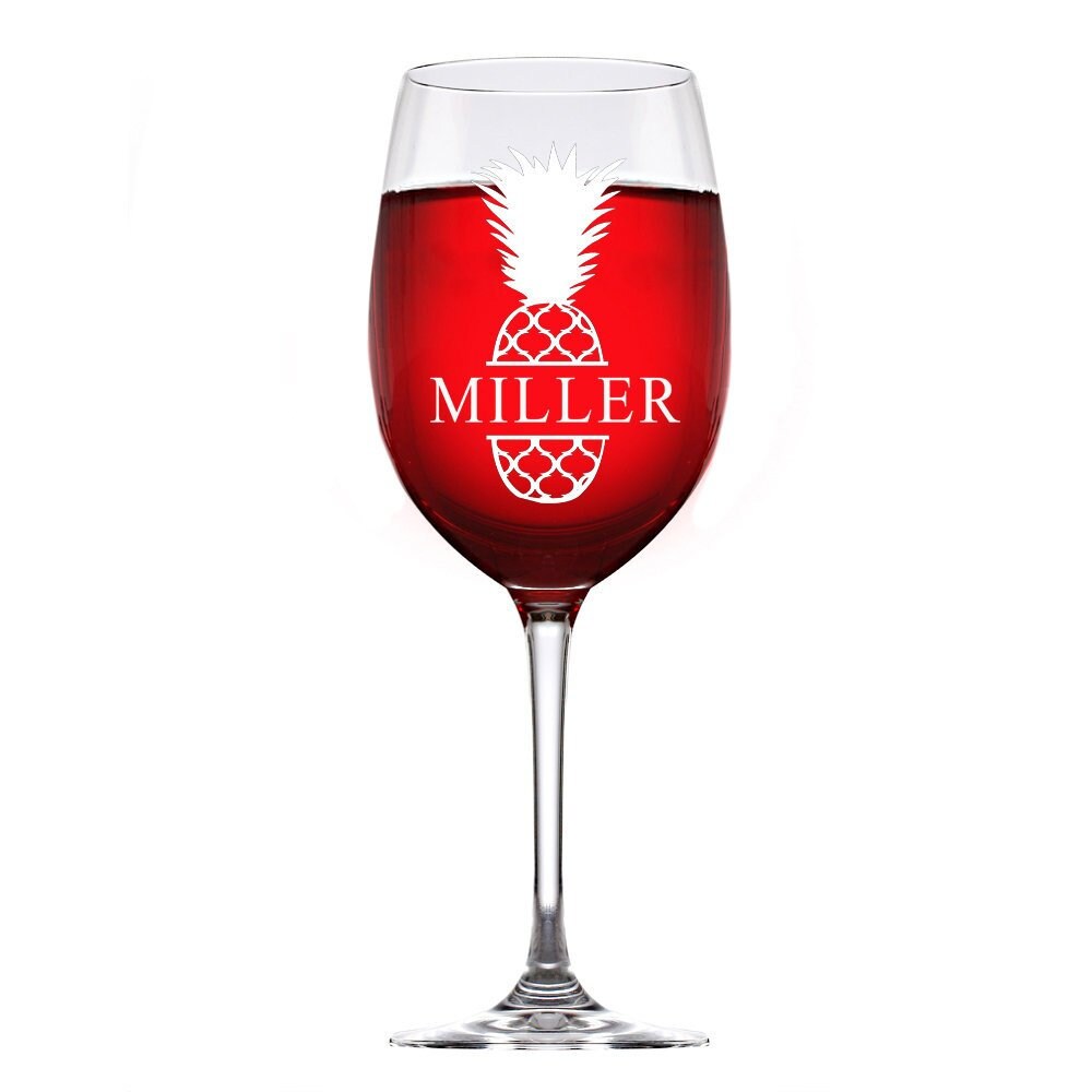 Personalized Wine Glass, Monogram Wine Glass, Split Monogram Pineapple Design Wine glass, Personalized wine glass Gift, Engraved Wine Glass